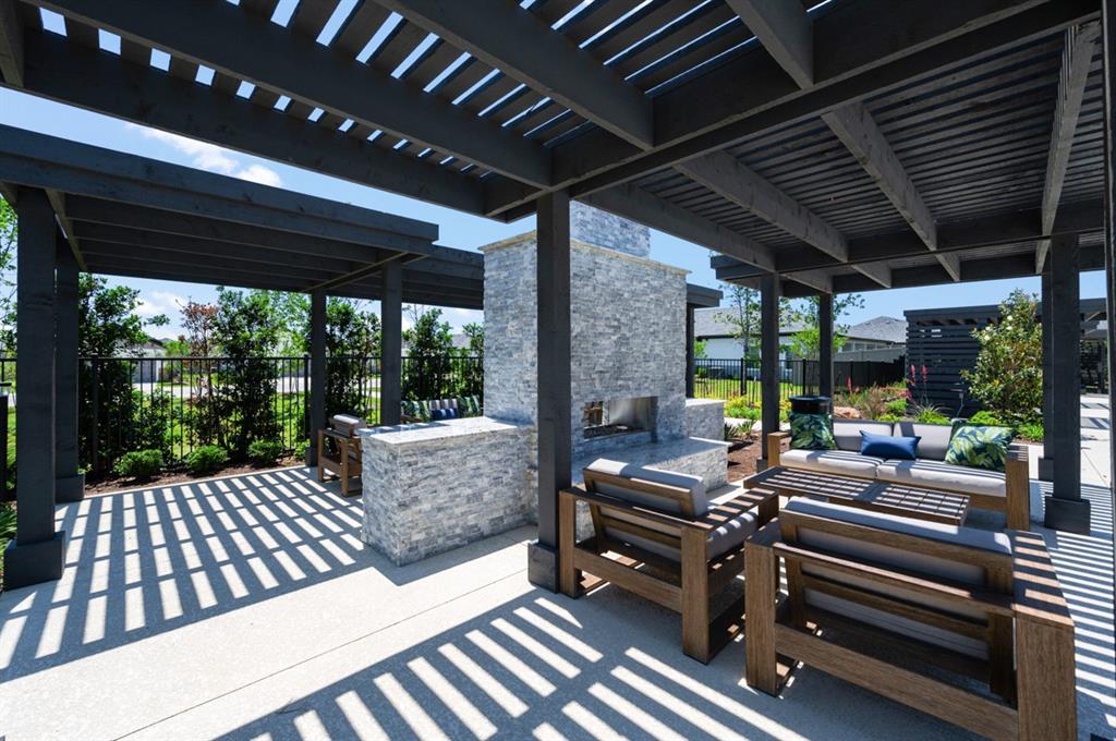 Mansions of Oak Point - Residential Lease