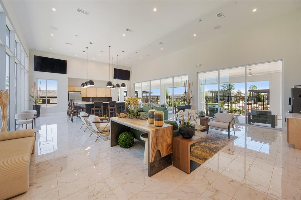 Mansions of Oak Point - Residential Lease