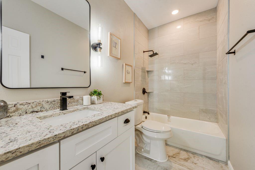 2512 Sheraton Drive