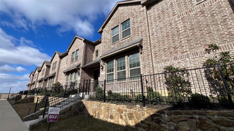 Photo of 905 Suma Drive, Euless, TX 76040 (MLS # 21390854)
