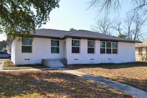 1555 Cape Cod Drive Dallas TX 75216