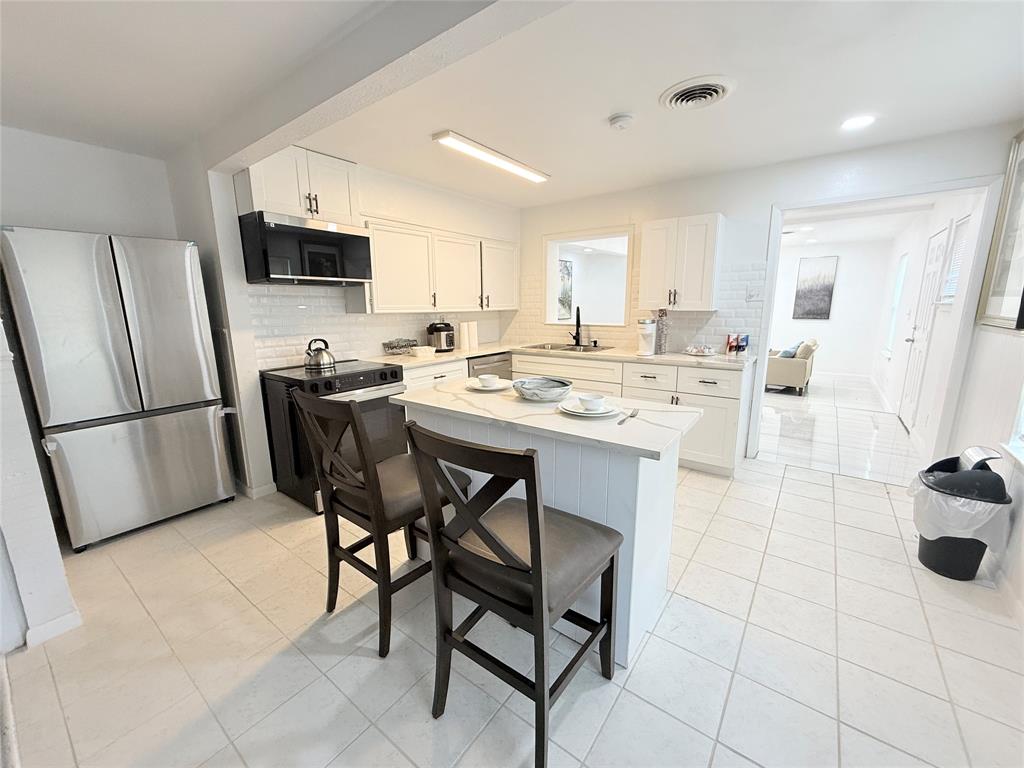 2138 Cambridge Drive