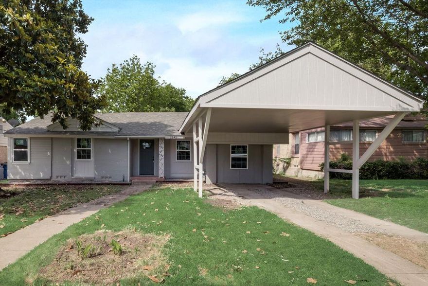 This beautifully remodeled home has been updated with all the latest features, including new flooring, appliances, and fixtures. The kitchen is spacious and updated with stainless steel appliances and granite countertops. The living room is bright and airy with large new windows that let in plenty of natural light. The master bedroom has a walk-in closet and en suite bathroom. The backyard is large and private, perfect for entertaining or relaxing on a warm day. This home is located in a quiet, family-friendly neighborhood close to schools, shopping, and restaurants. Don't miss out on this amazing opportunity to own a beautiful home in Cedar Crest!