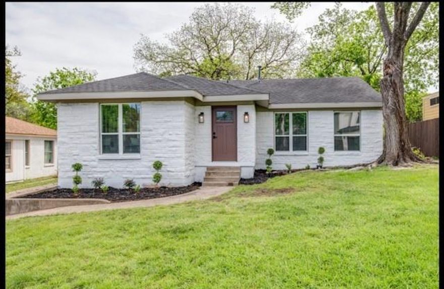 Welcome to this beautifully remodeled home featuring a bright open-concept layout and modern finishes throughout. The updated kitchen offers quartz countertops, sleek cabinetry, stainless steel appliances, and a large island that flows seamlessly into the living and dining areas-perfect for entertaining.
The spacious primary suite includes a large walk-in closet, providing both comfort and functionality. Stylish updates continue throughout the home, complemented by abundant natural light and contemporary design touches.
Outside, enjoy fresh curb appeal, mature trees, and a generous yard space. Conveniently located near major highways, shopping, and dinning, this move-in-ready home is a must-see.