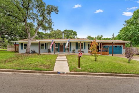 Photo of 2200 Gregory Lane, Waco, TX 76708 (MLS # 21247030)