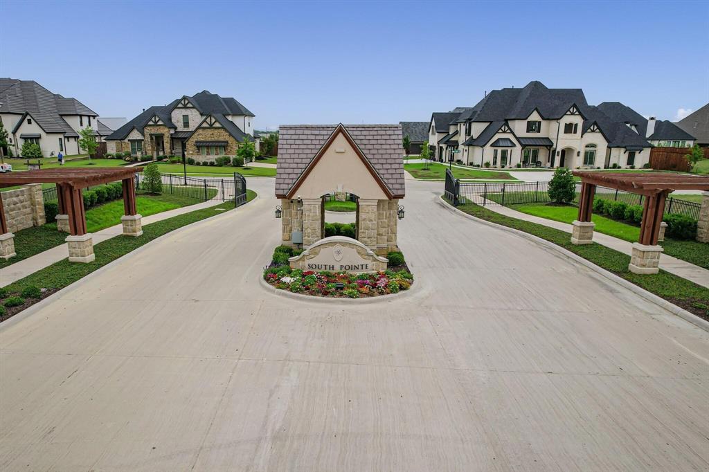 1208 Knoll Crest Drive