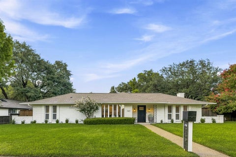 Photo of 7429 Tangleglen Drive, Dallas, TX 75248 (MLS # 21423663)