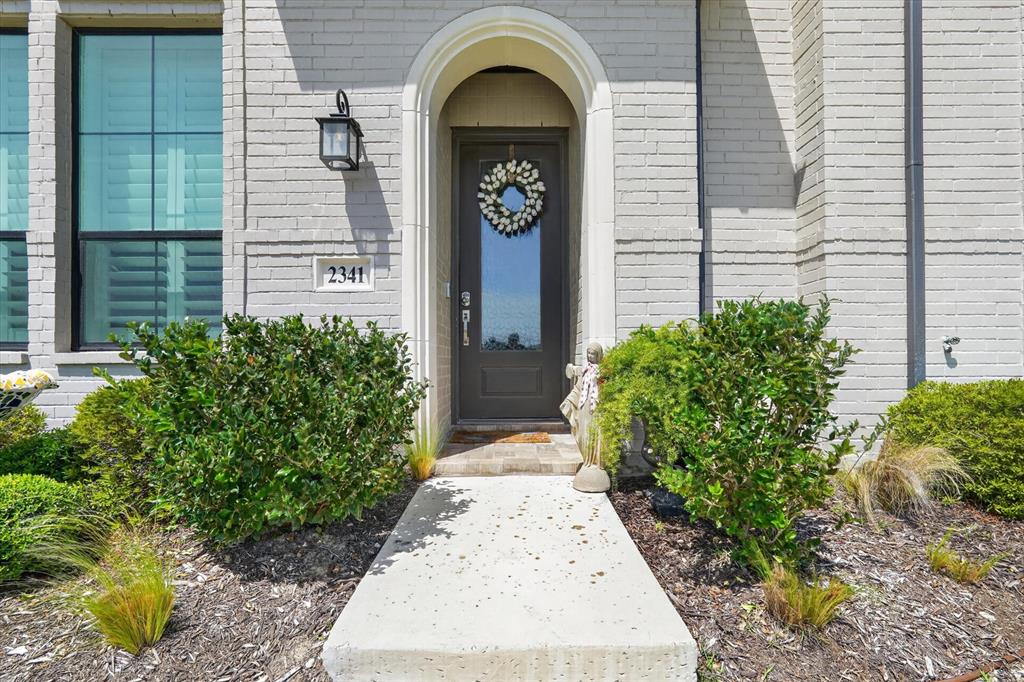2341 Longspur Drive