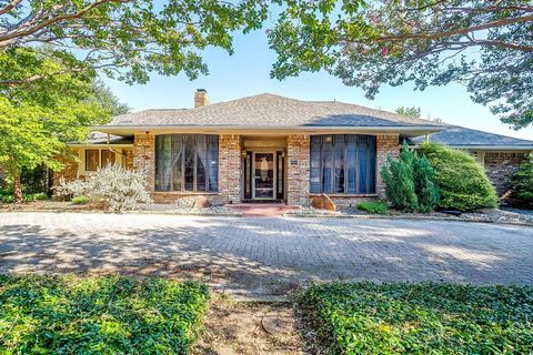 1901 Alexander Drive Waxahachie TX 75165