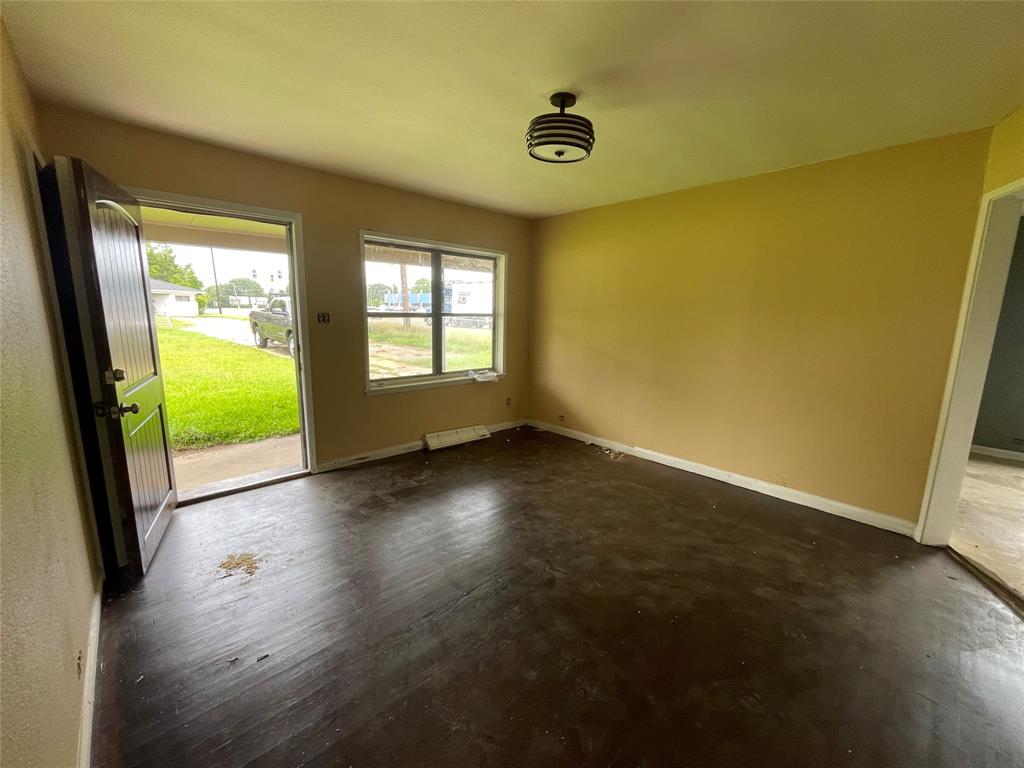 7003 Sherwood Circle
