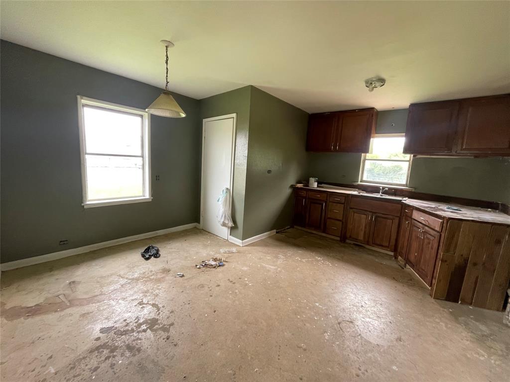 7003 Sherwood Circle