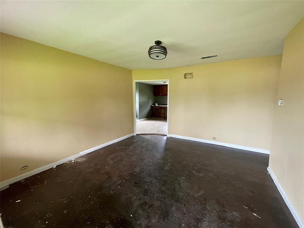 7003 Sherwood Circle