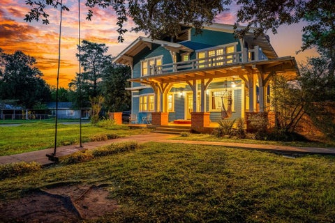 Photo of 501 E Cobb Street, Groesbeck, TX 76642 (MLS # 21396964)