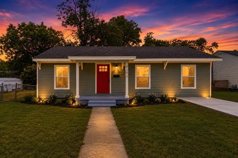 Photo of 7107 Garza Avenue, Fort Worth, TX 76116 (MLS # 21348079)