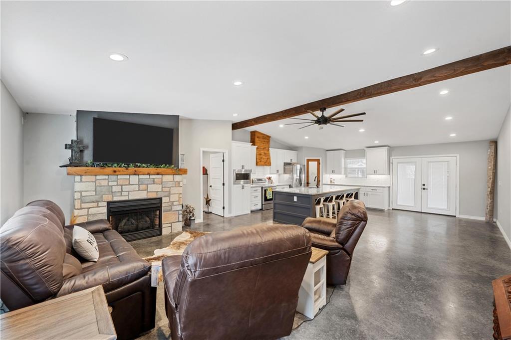 257 Oak Ridge Loop
