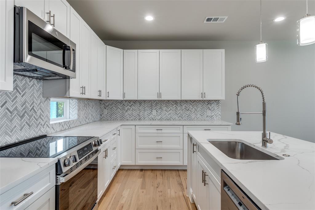 Dallas, Texas 75204, United States, 2 Bedrooms Bedrooms, ,3 BathroomsBathrooms,Residential,Active,222265