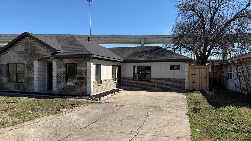 Photo of 2502 Rosewood Drive, Mesquite, TX 75150 (MLS # 21196754)