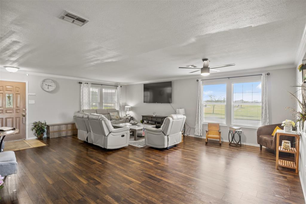 4600 Leslie Lane