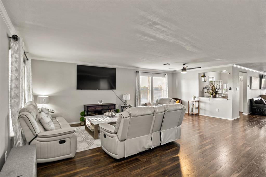 4600 Leslie Lane