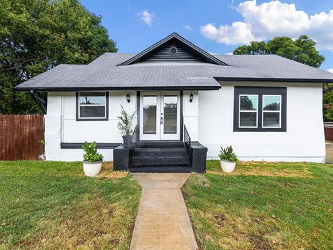 Photo of 611 Cherry Street, Bowie, TX 76230 (MLS # 21329794)