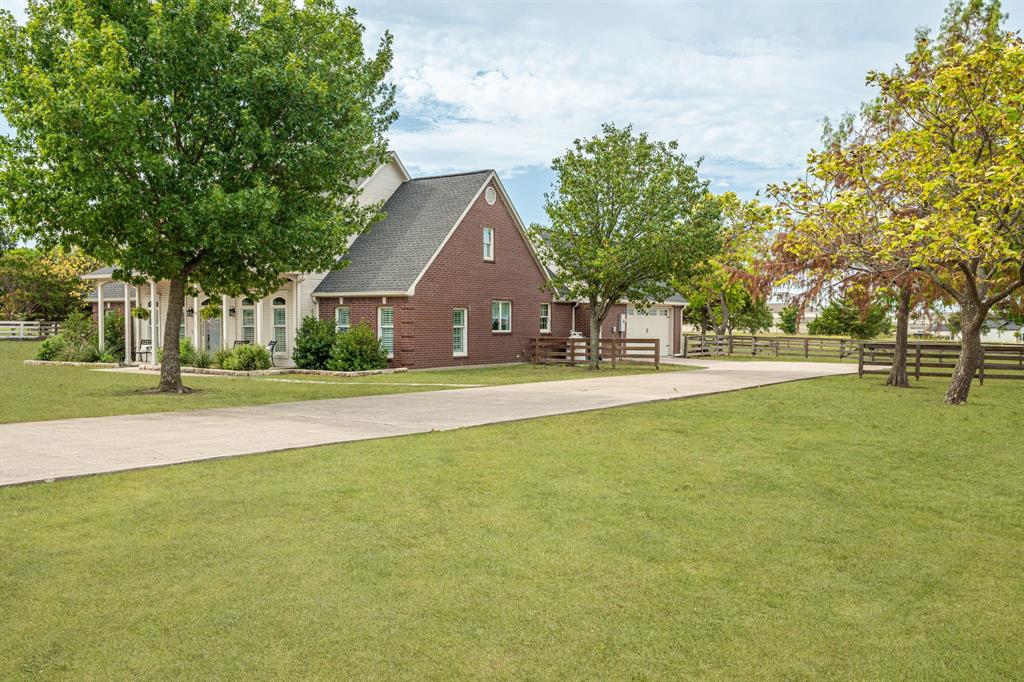 15 Brookhollow Circle