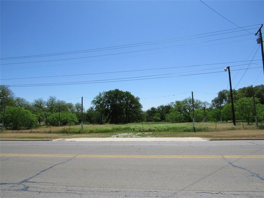 2.02 Acres on CC Woodson Rd. Good level acreage with good road frontage access.
Perfect for Retail business, storage units, apartments or hotel.
Selling agent to verify Flood plan.