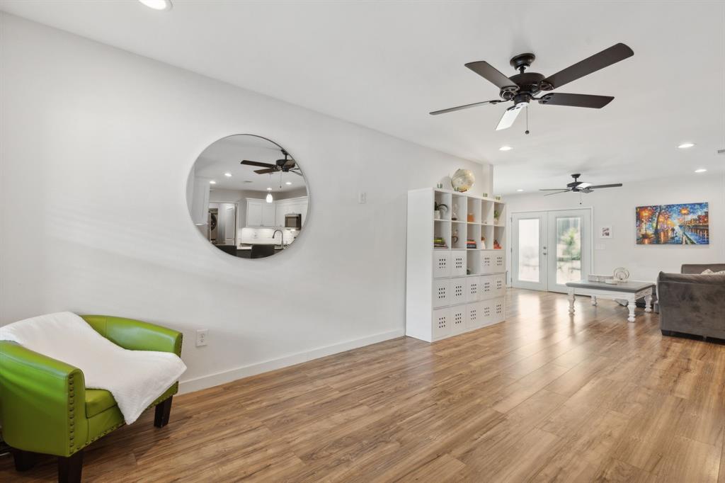 1142 W Clarendon Drive