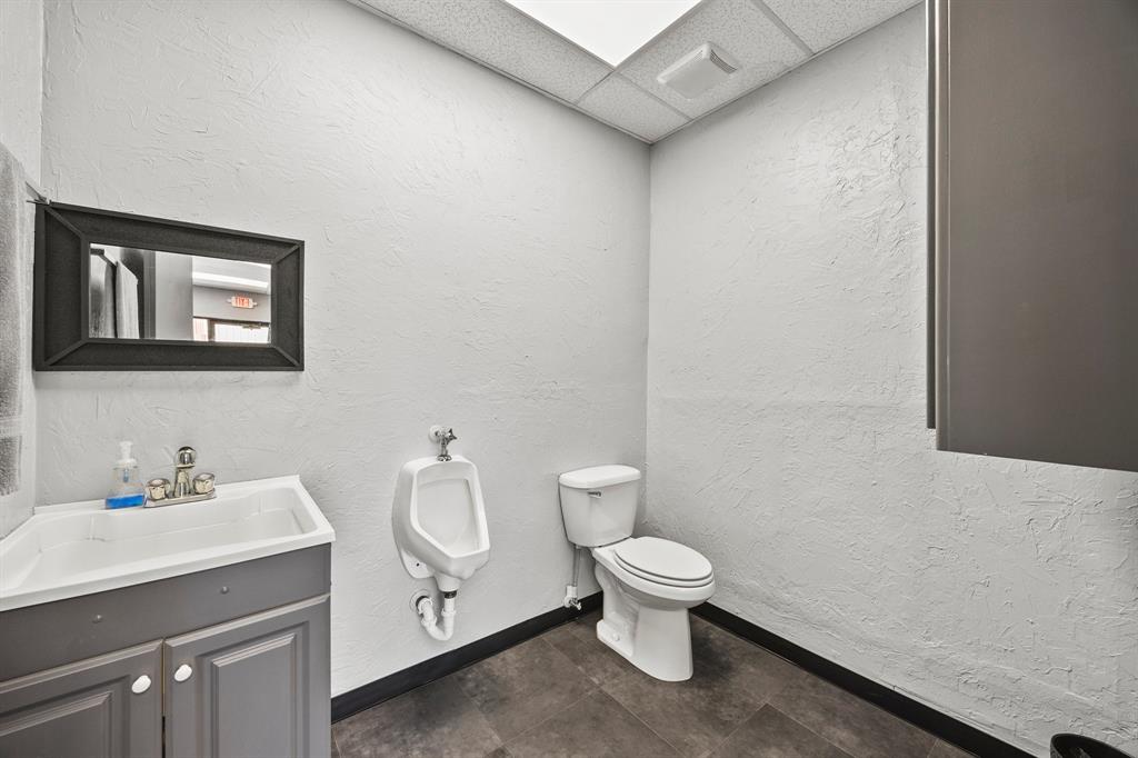 South Forty Add Ph 11 - Commercial Lease