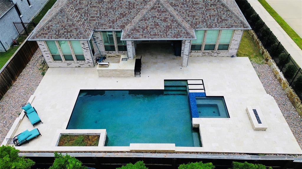 2101 Longmont Lane