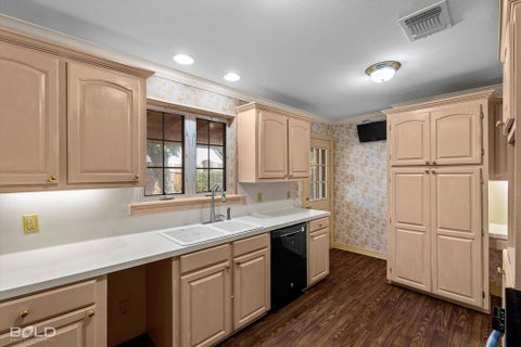 Tiny photo for 450 Albert Avenue, Shreveport, LA 71105 (MLS # 21394294)