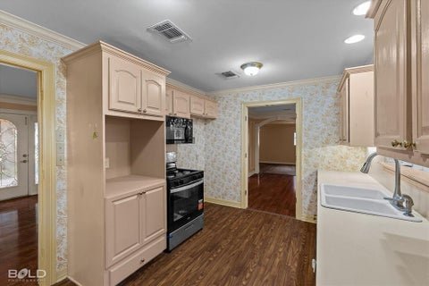 Tiny photo for 450 Albert Avenue, Shreveport, LA 71105 (MLS # 21394294)