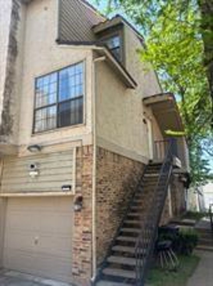 1 Month FREE Rent 
Cozy 2BR, 1.5BA condo in Woodhaven Hills with 1-car garage, fridge, vinyl floors, fireplace, balcony, and WD hookups. Water & trash included. Convenient to I-30, downtown FW & Arlington. 1 small pet ok.