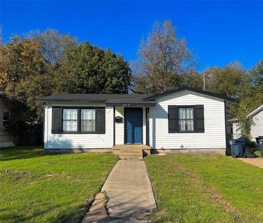 MOVE IN READY!! Introducing a charming 2-bedroom, 1-bathroom property that perfectly combines cozy living with modern convenience. This well-maintained home offers a comfortable and functional layout, open concept dining and living area, ideal for small families or individuals seeking a peaceful retreat, and HUGE backyard waiting to be customized with your personal touch and great for outdoor entertaining. Located a block away from Southwestern Baptist Theological Seminary, approximately 10-15 minutes from TCU Campus, close to I20 I35 , Downtown and lots of other shopping centers and numerous food choices! 
Refrigerator included!!! Rest of the FURNITURE NEGOTIABLE with best offer!