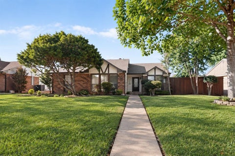 Photo of 19044 Bilbrook Lane, Dallas, TX 75287 (MLS # 21387108)