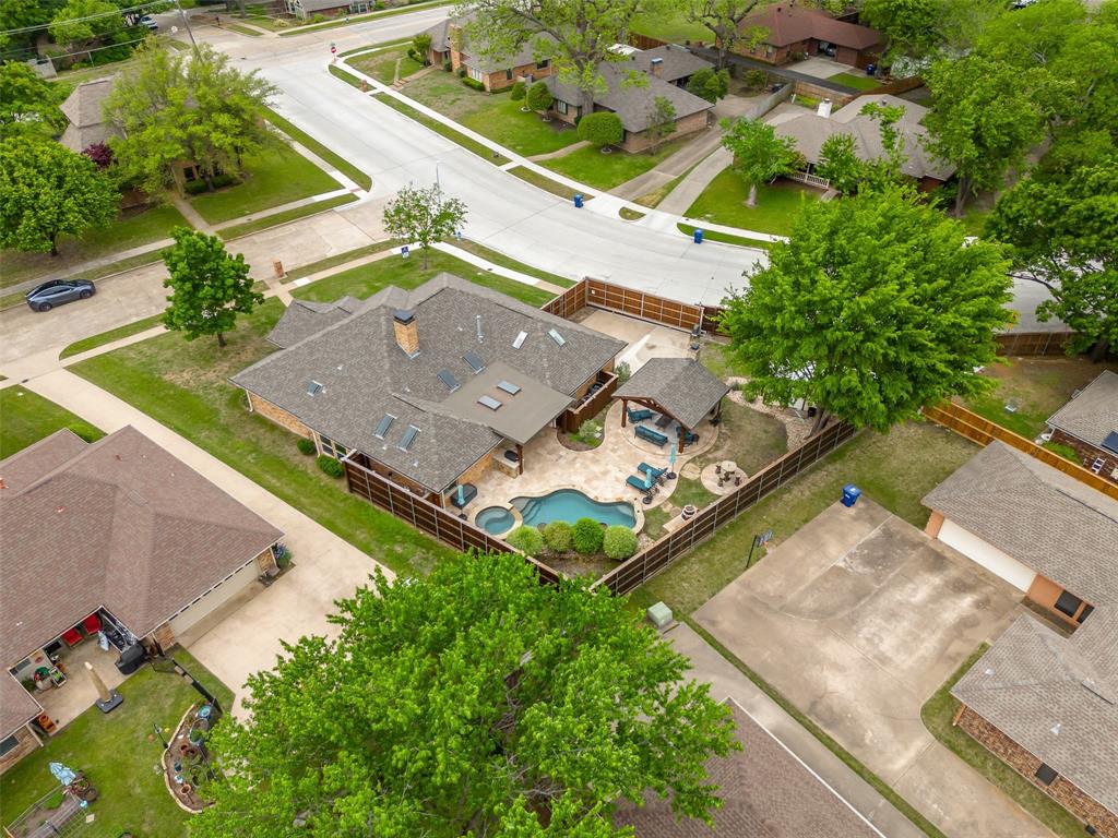 2516 Pepper Tree Circle