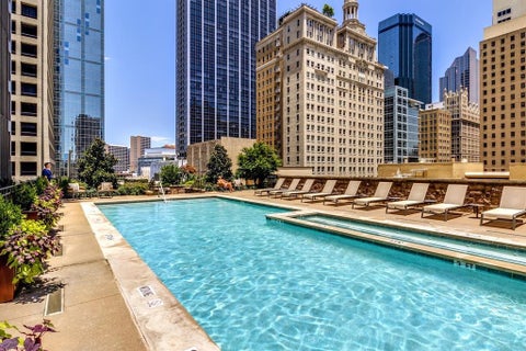 Photo of 1200 Main Street #804, Dallas, TX 75202 (MLS # 21391101)