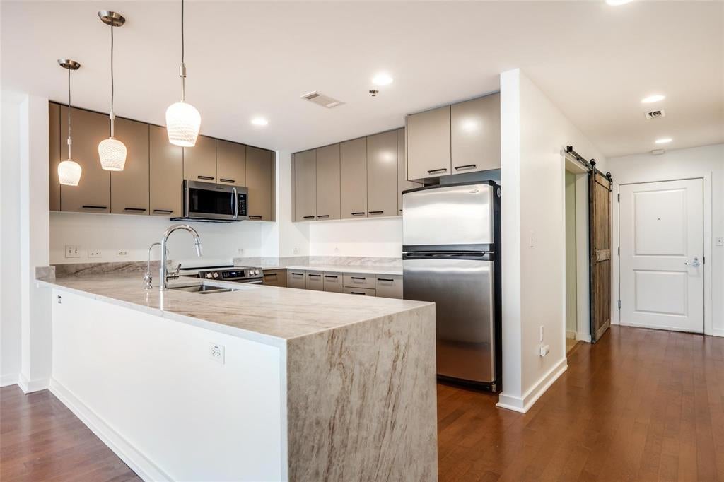 1200 Main Street 804