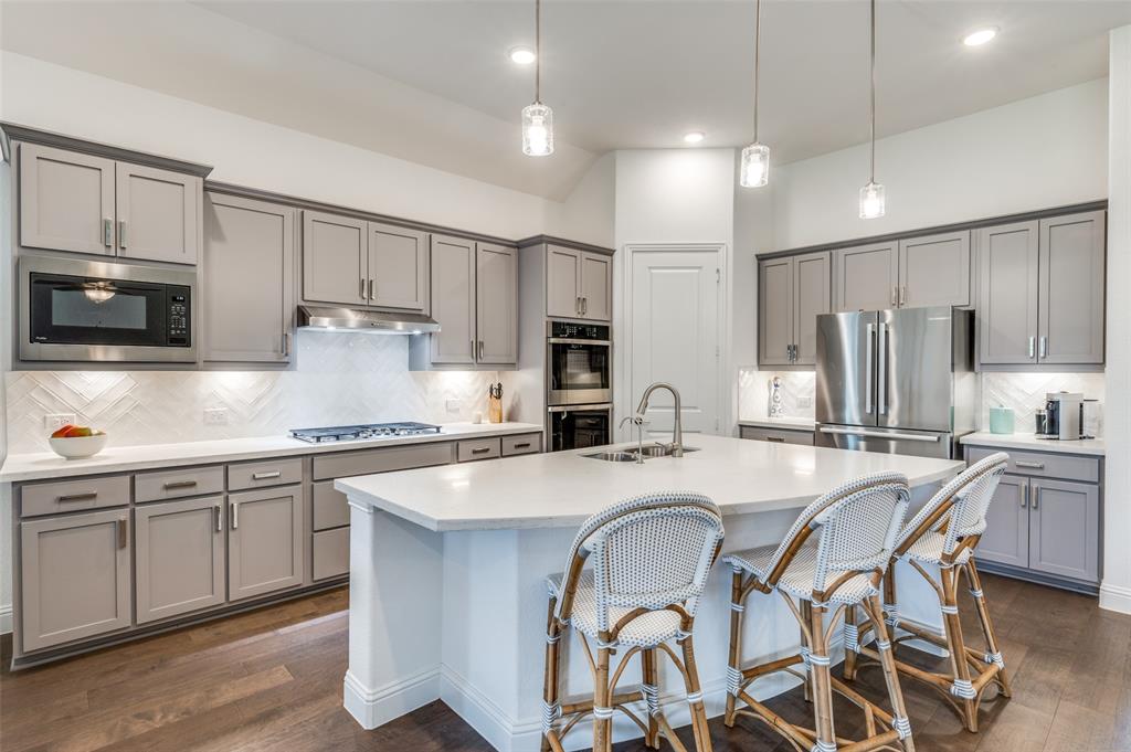 2704 Castlebridge