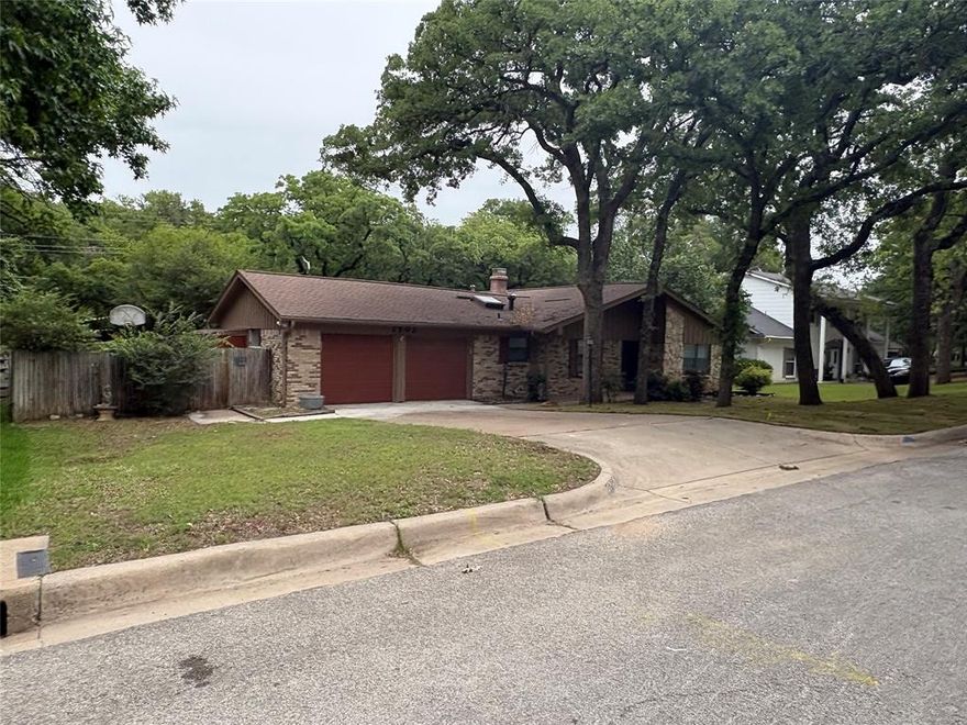 Welcome home to this beautifully updated property at Oak Cliff Drive in the heart of Arlington! This move-in ready home features fresh interior paint, updated flooring throughout, and brand-new appliances that give the space a clean, modern feel.
The inviting layout offers comfortable living spaces perfect for relaxing or entertaining. The kitchen shines with its new appliances and refreshed look, while the updated finishes throughout the home create a stylish and cohesive atmosphere.
Conveniently located near shopping, dining, parks, and major highways, this home combines comfort, updates, and location all in one. Don’t miss the opportunity to make this beautifully refreshed property your next home!