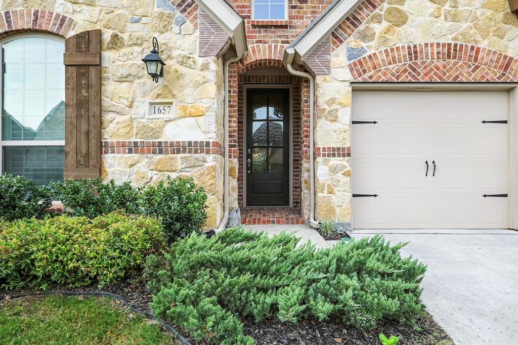 1657 Everitt Trail