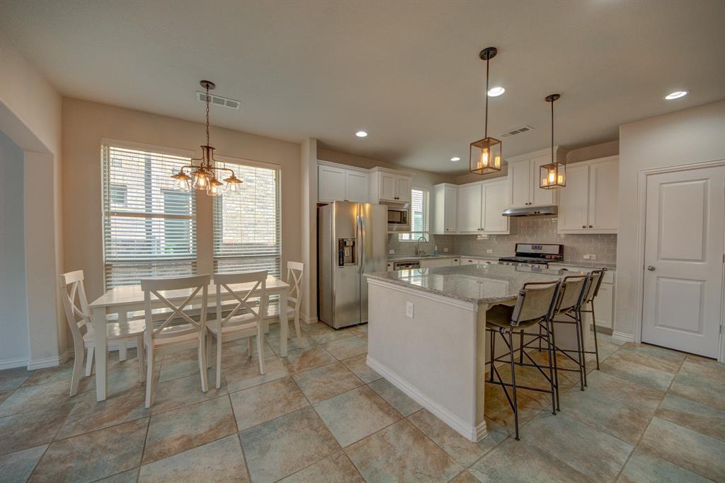 921 Montgomery Way