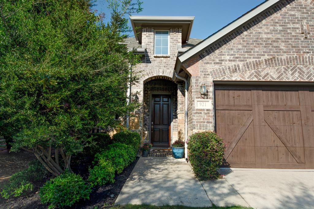 921 Montgomery Way