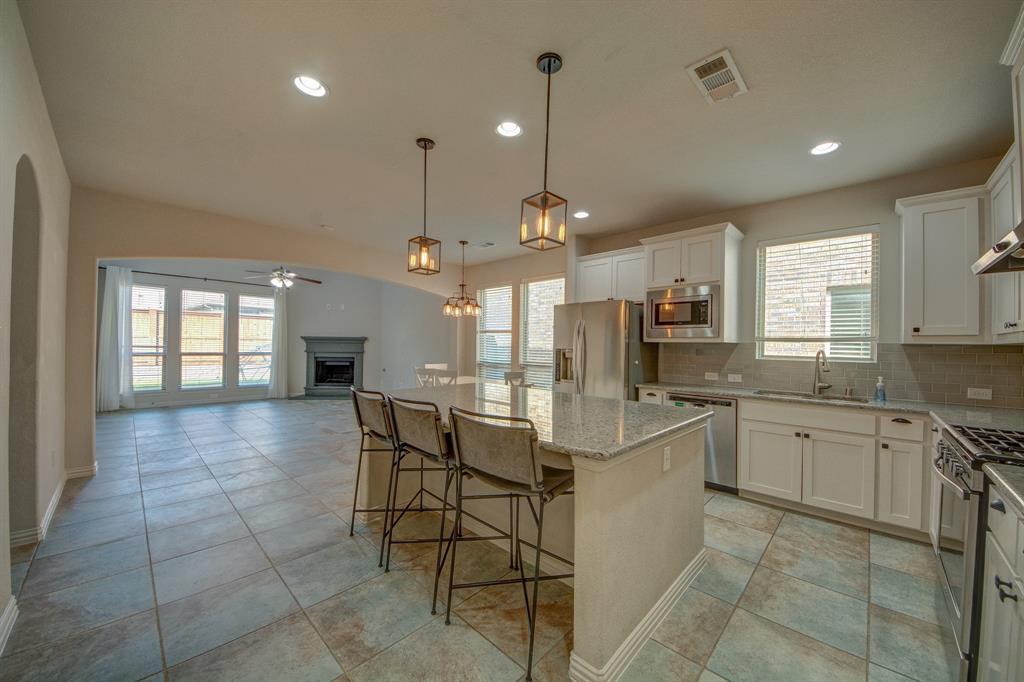 921 Montgomery Way