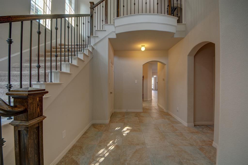 921 Montgomery Way