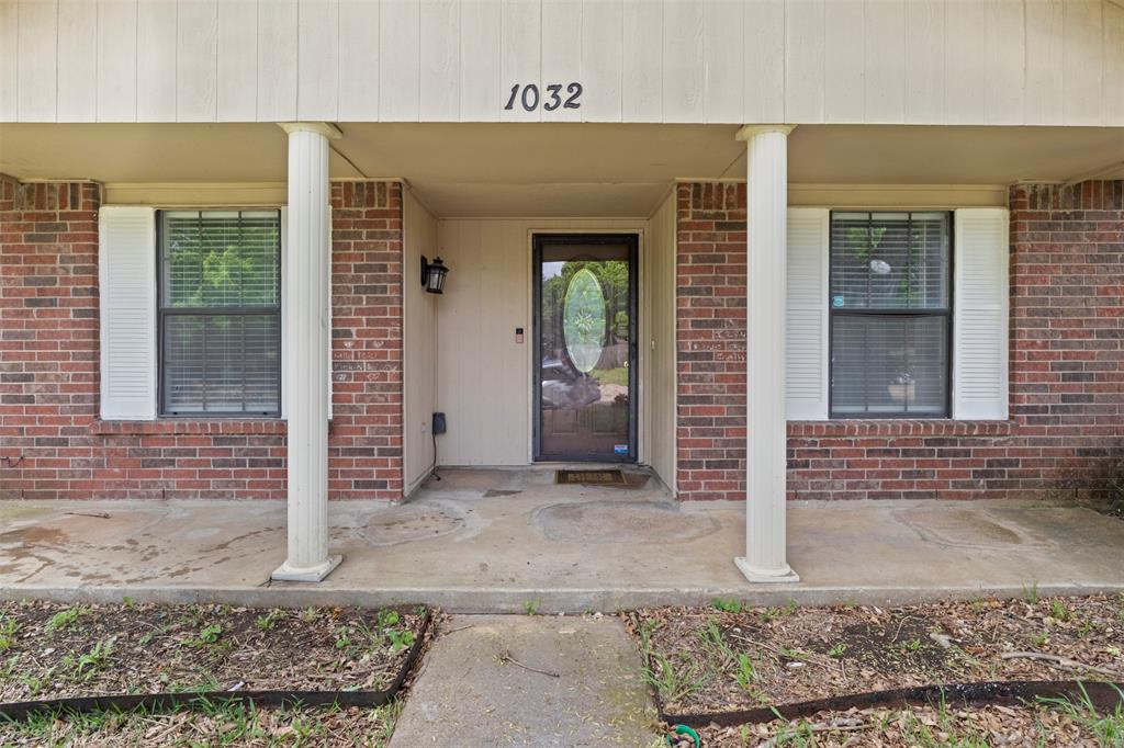 1032 Twin Falls Drive