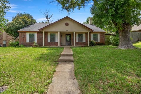 Photo of 1032 Twin Falls Drive, DeSoto, TX 75115 (MLS # 21243851)