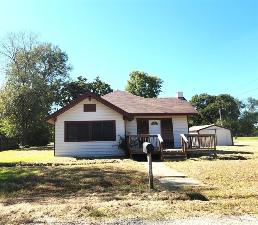 Nice 3-bedroom, 2 bath home with detached 2 story apartment. The main home has large kitchen with recently upgraded countertops, stainless steel appliances, dishwasher, cooktop, oven, microwave. Ample cabinets and pantry. Open kitchen to dining and living with fireplace. Floorplan has split master with bath, walk in shower. Rear entry 2 car carport, storage bldg. The garage apartment has combination living, sleeping and full kitchen and bath. Downstairs are two rooms, bath and utility area but no kitchen. This could be rented for extra income. Short drive to Tyler, Canton 1st Monday. Nice sized corner lot, near downtown.  The third sleeping area does not have a closet but there is room for one.