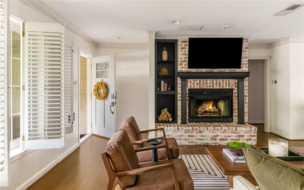 6422 Dunstan Lane