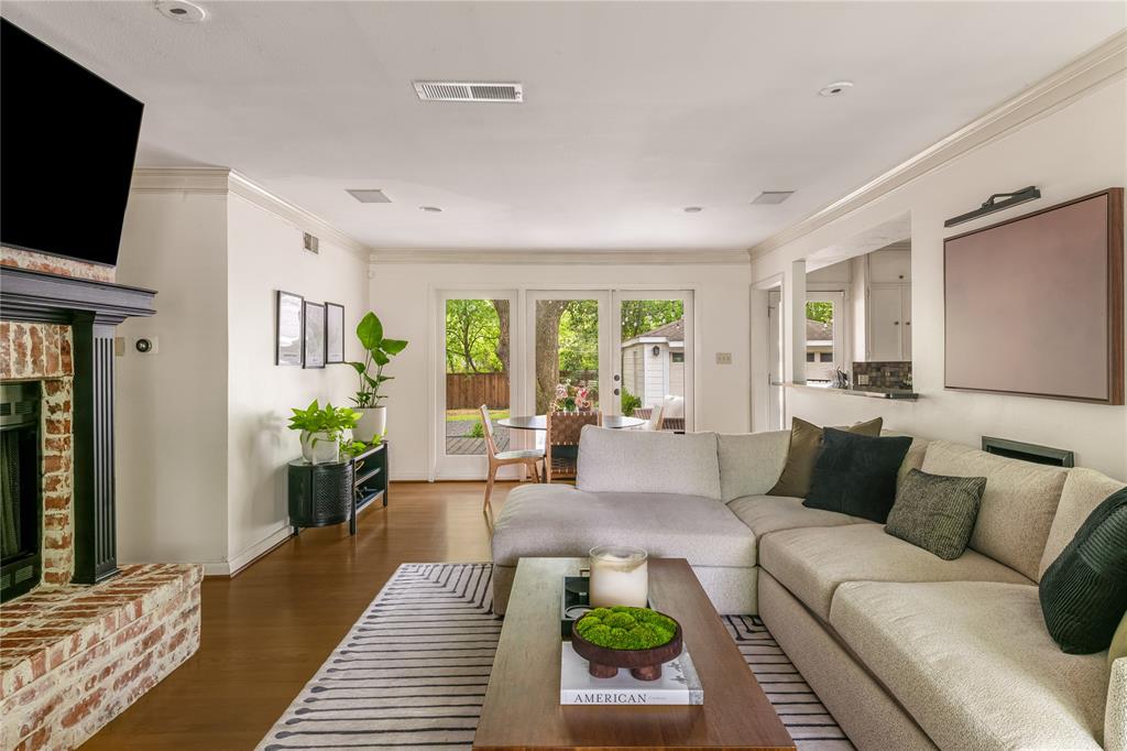 6422 Dunstan Lane