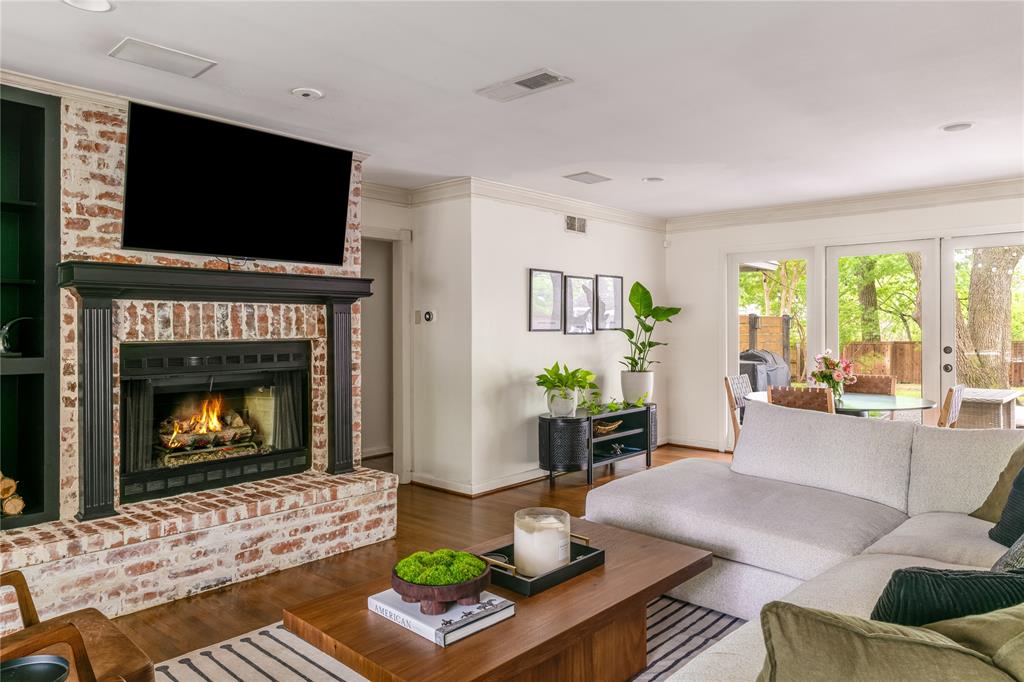 6422 Dunstan Lane